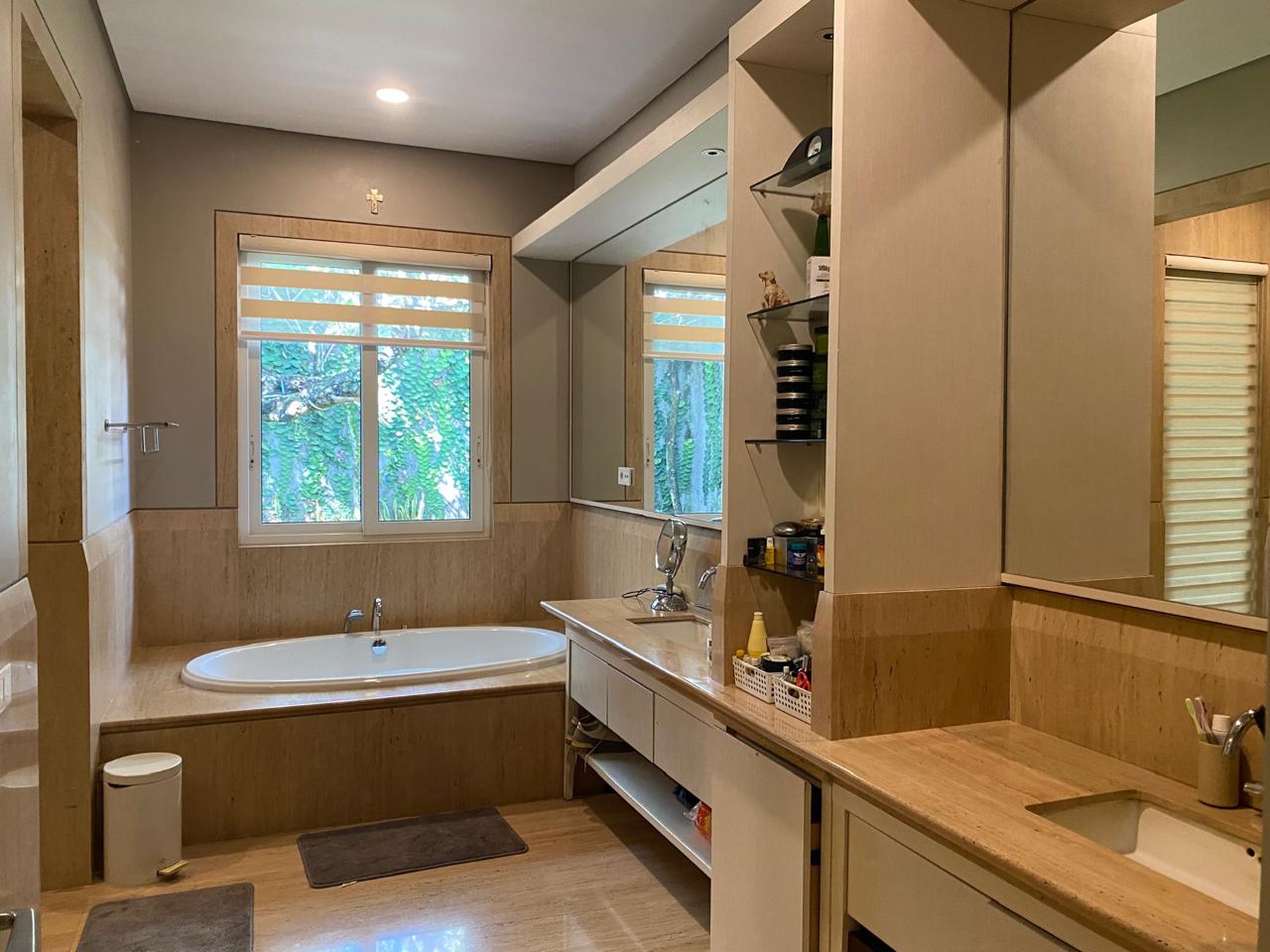  Rumah Tropis dengan design yang Mewah di Bintaro 