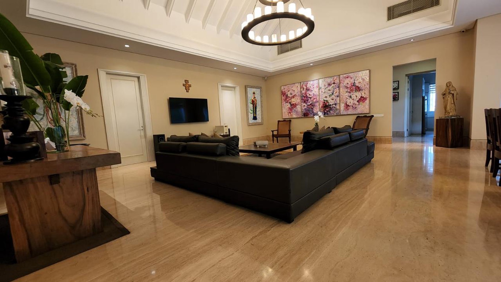  Rumah Tropis dengan design yang Mewah di Bintaro 