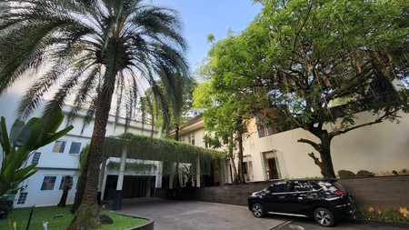  Rumah Tropis dengan design yang Mewah di Bintaro 