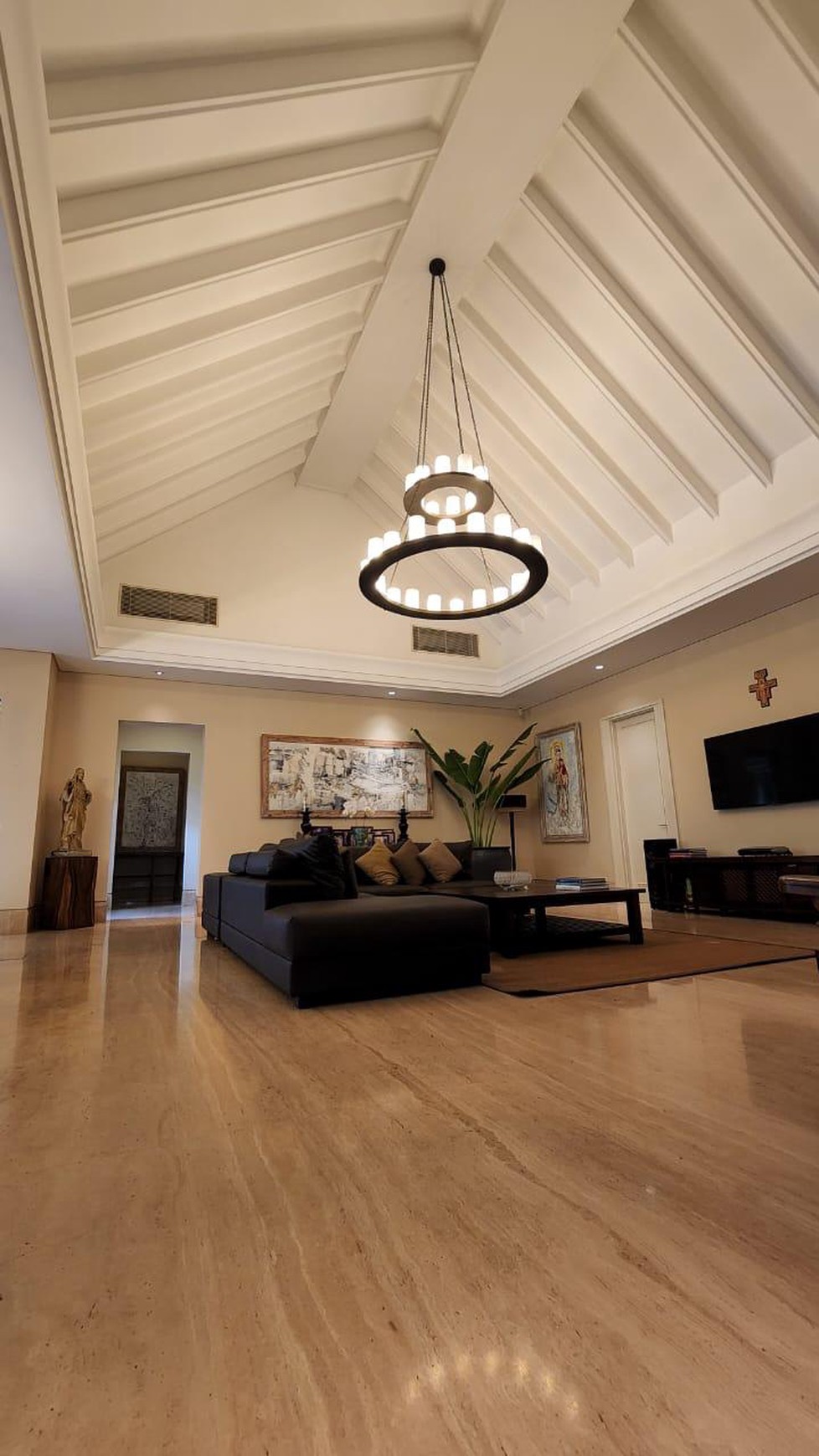  Rumah Tropis dengan design yang Mewah di Bintaro 