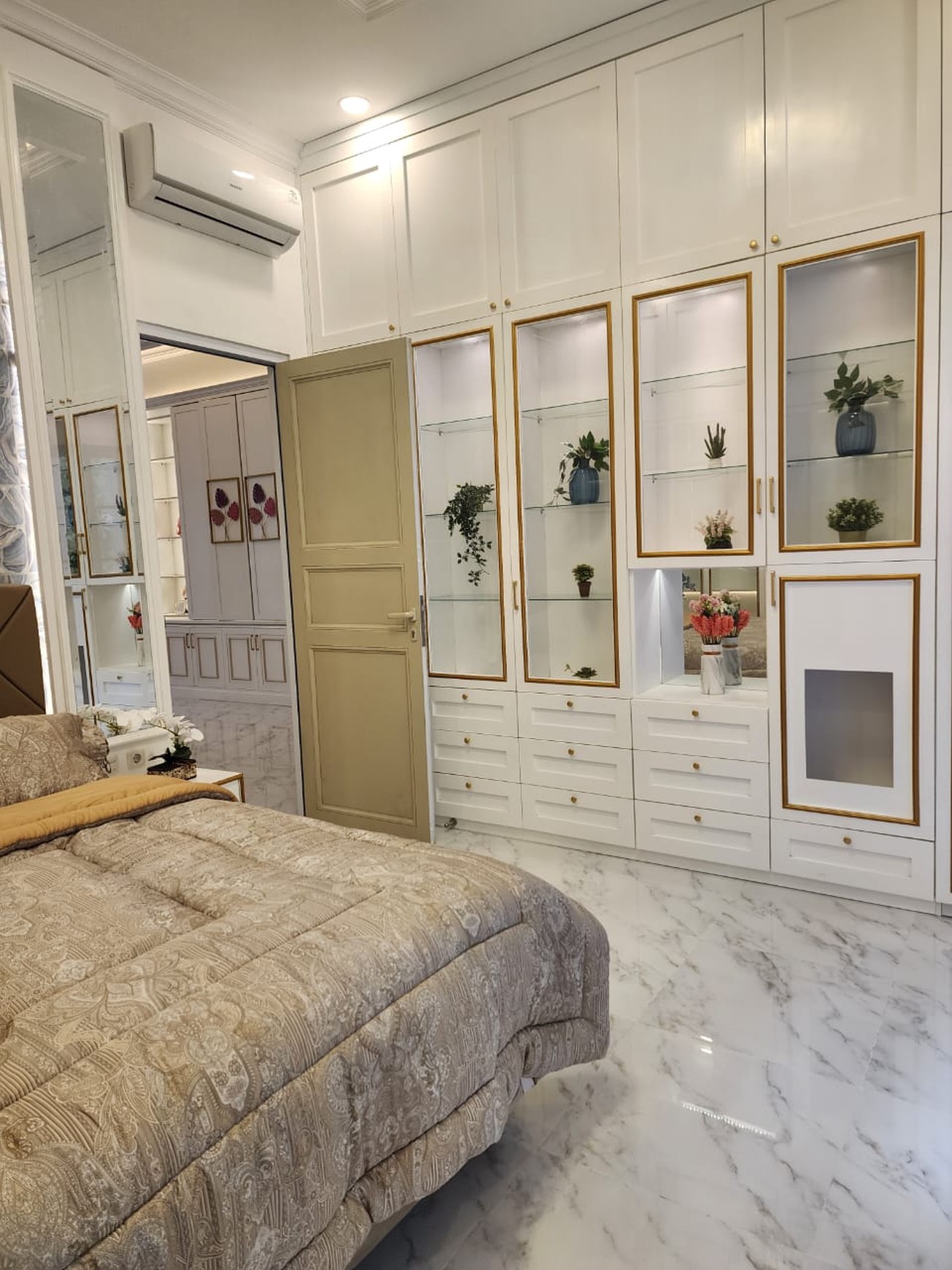 Dijual Rumah Brand New Furnish cantikk  (interior ternama) di Pondok Indah.