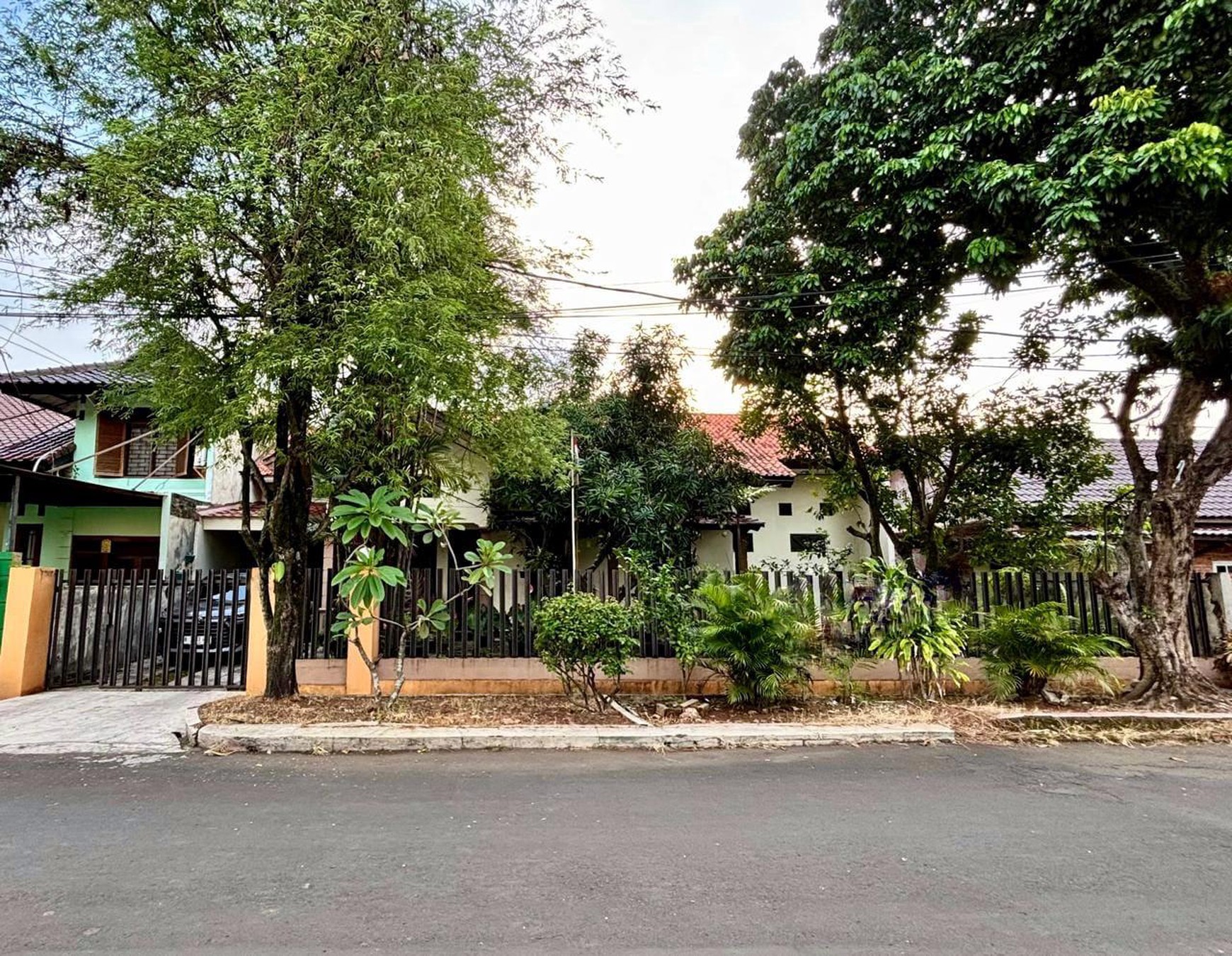 Rumah Asri, nyaman, bebas banjir lokasi strategis dekat ST. Pondok Ranji