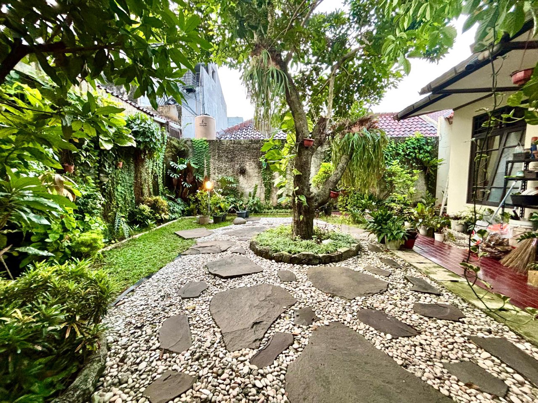 Rumah Asri, nyaman, bebas banjir lokasi strategis dekat ST. Pondok Ranji