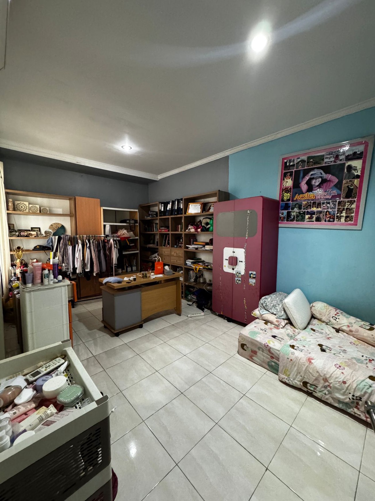 Dijual Rumah 2 lamtai Full Renovasi di depan taman, Grand Wisata, Bekasi