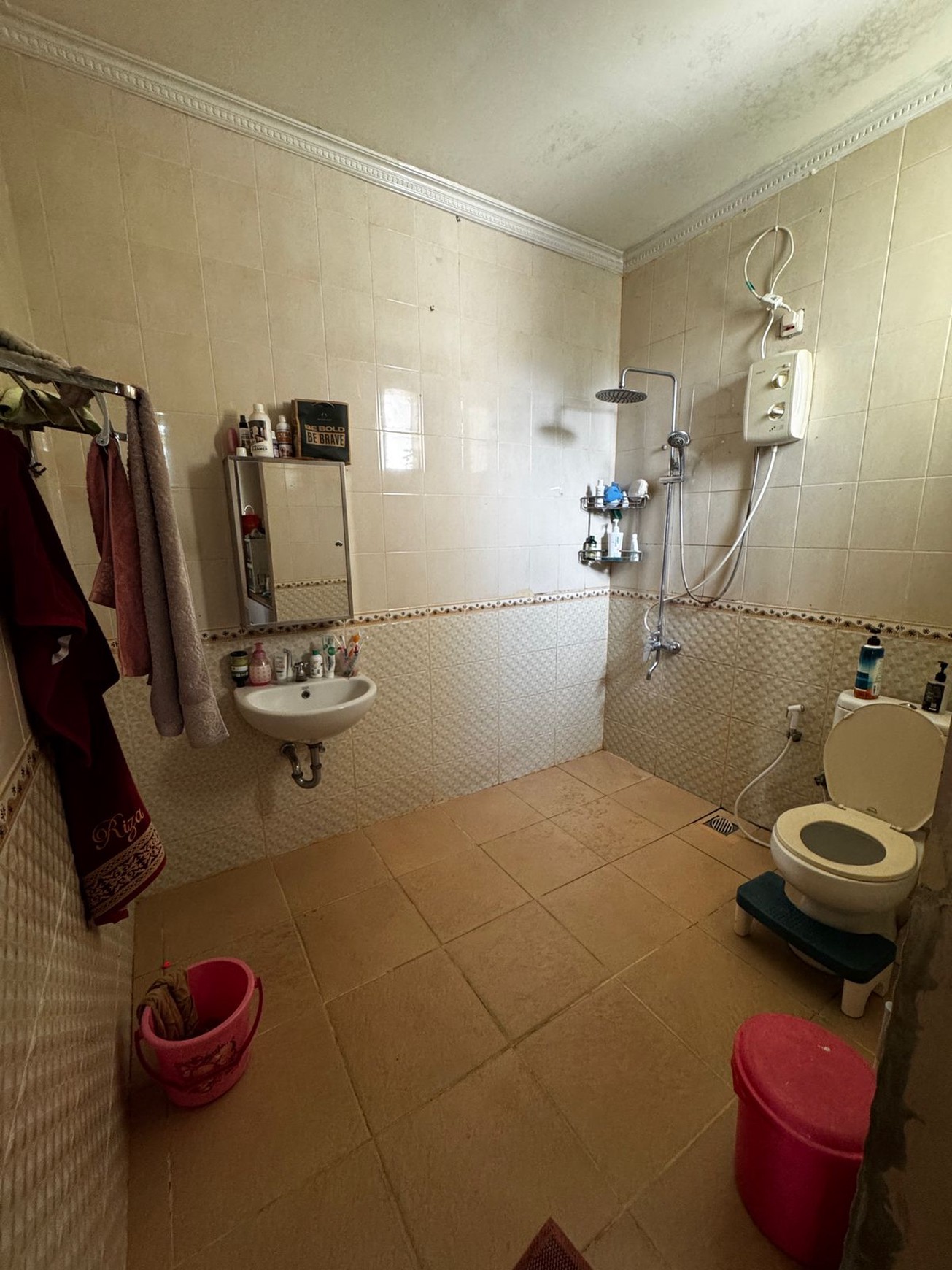 Dijual Rumah 2 lamtai Full Renovasi di depan taman, Grand Wisata, Bekasi