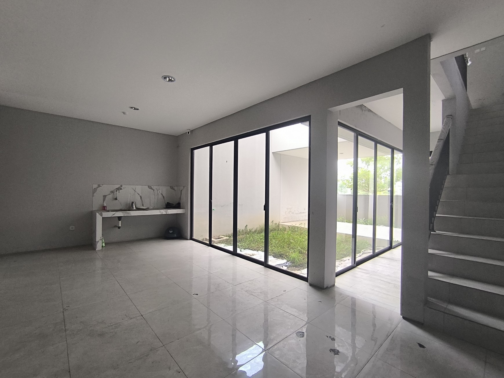 Dijual Rumah Baru Double Fasade Hook Mewah di Z Living, Sky Garden, Grand Wisata