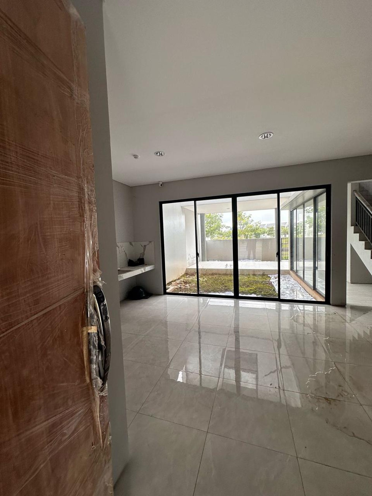 Dijual Rumah Baru Double Fasade Hook Mewah di Z Living, Sky Garden, Grand Wisata