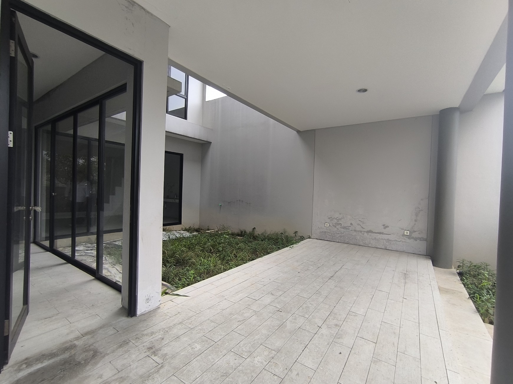 Dijual Rumah Baru Double Fasade Hook Mewah di Z Living, Sky Garden, Grand Wisata