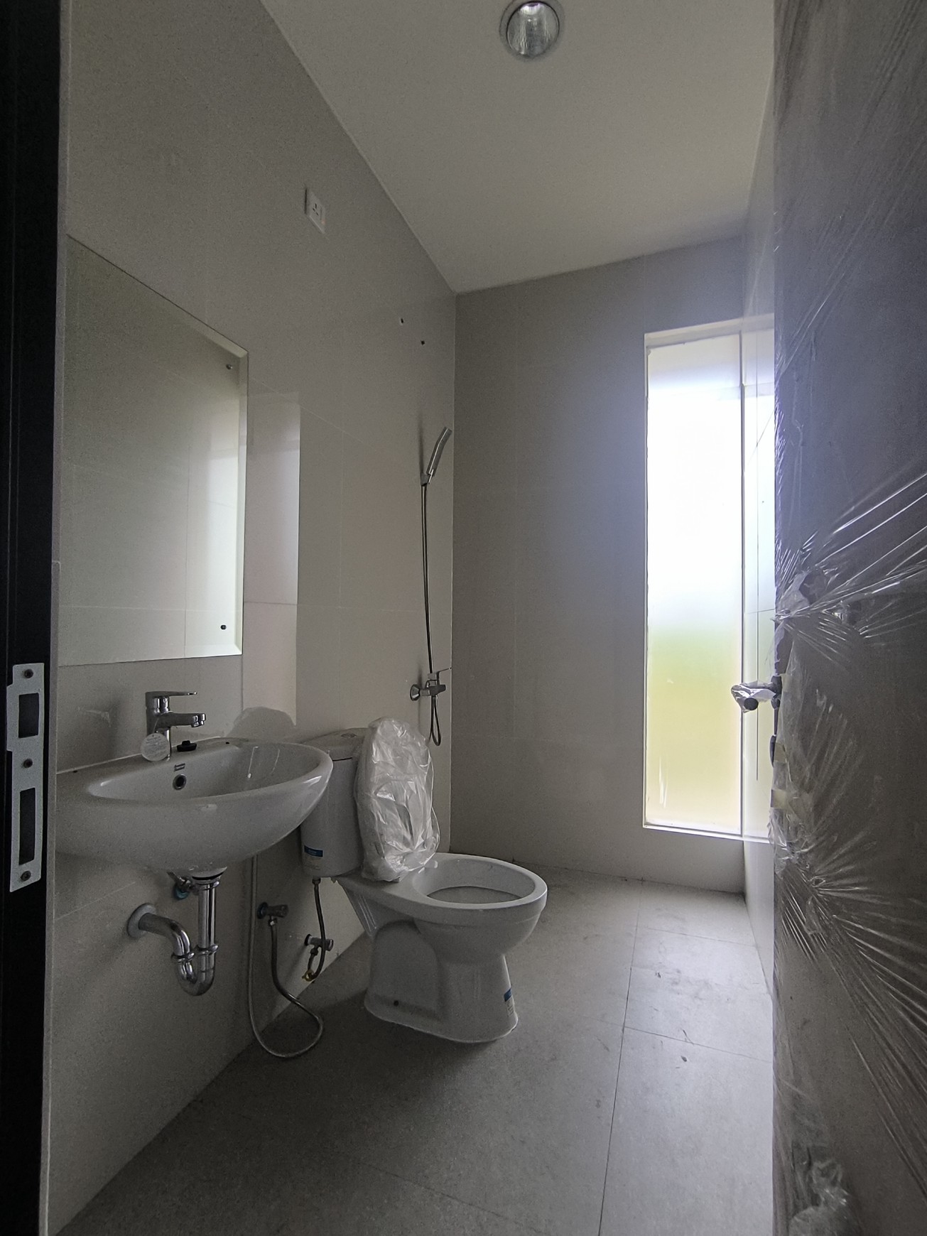 Dijual Rumah Baru Double Fasade Hook Mewah di Z Living, Sky Garden, Grand Wisata