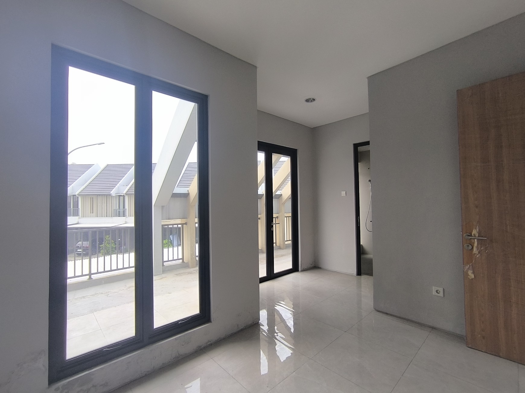 Dijual Rumah Baru Double Fasade Hook Mewah di Z Living, Sky Garden, Grand Wisata