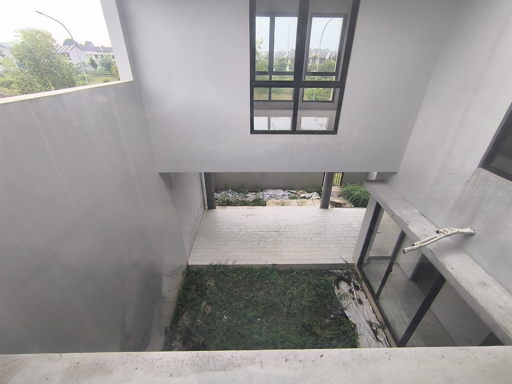 Dijual Rumah Baru Double Fasade Hook Mewah di Z Living, Sky Garden, Grand Wisata