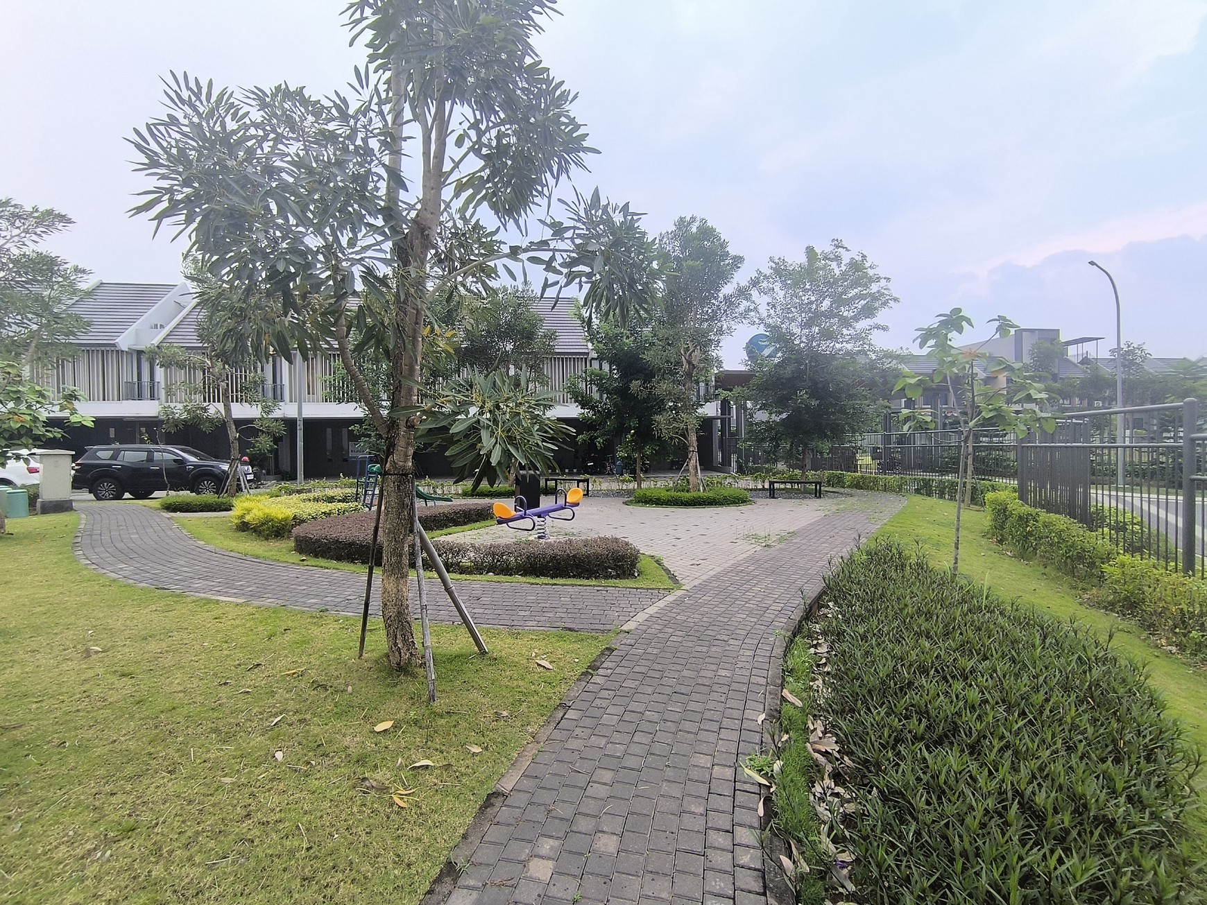 Dijual Rumah Baru Double Fasade Hook Mewah di Z Living, Sky Garden, Grand Wisata