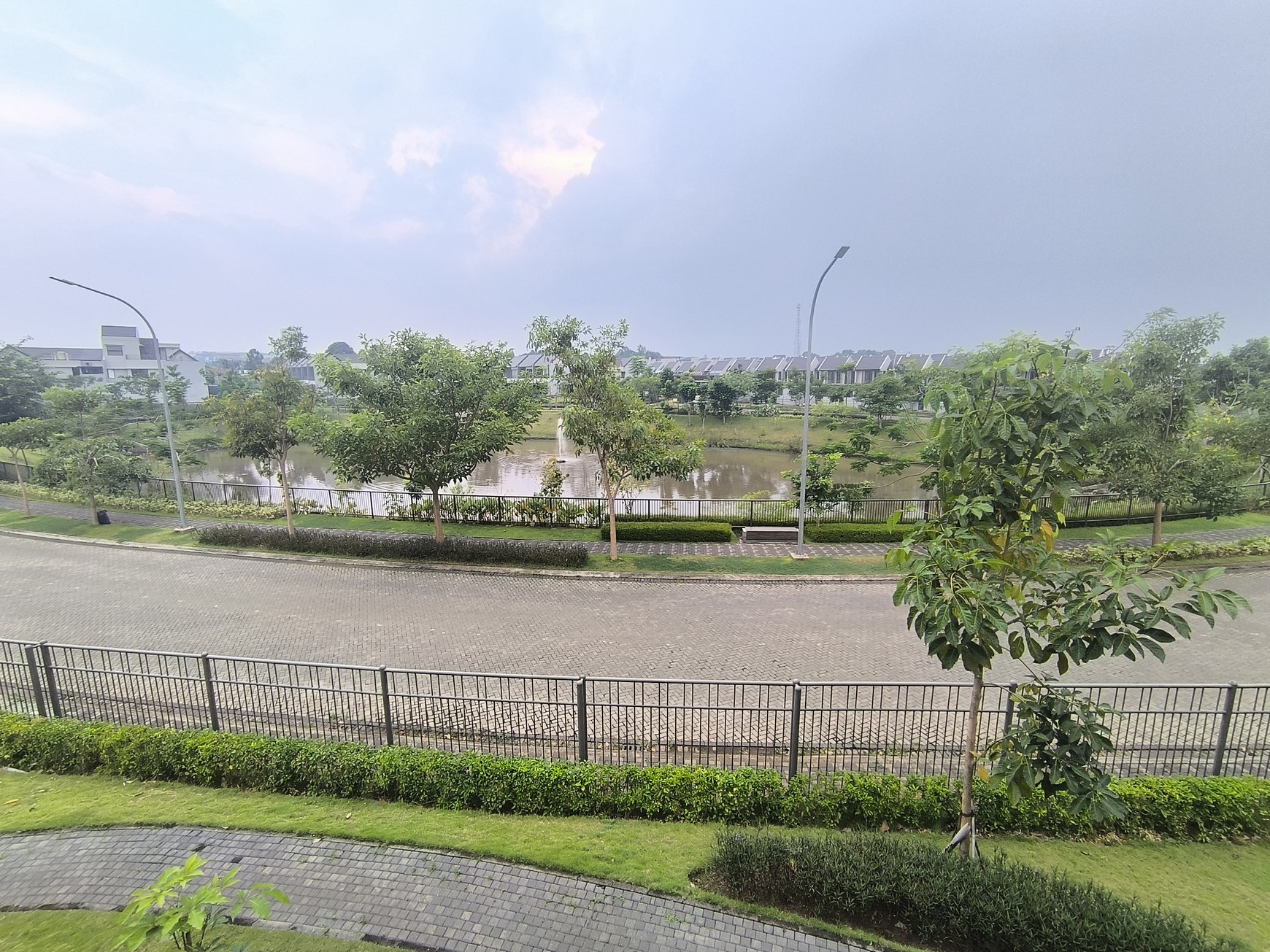 Dijual Rumah Baru Double Fasade Hook Mewah di Z Living, Sky Garden, Grand Wisata