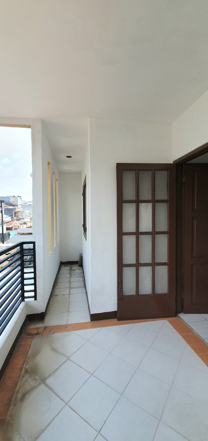 TERSEWA! Rumah rapih terawat dan siap huni di Janur Asri, Kelapa Gading. Lokasi strategis, dekat ke banyak fasilitas, termasuk sekolah2 bermutu Kelapa Gading.