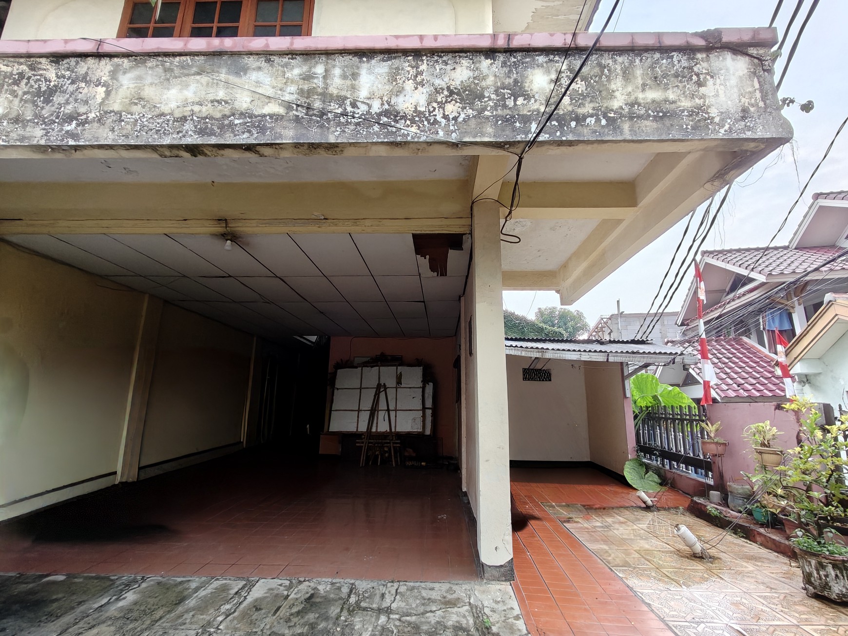 Rumah di Hoek dekat Mall  area Jatipadang Jakarta selatan