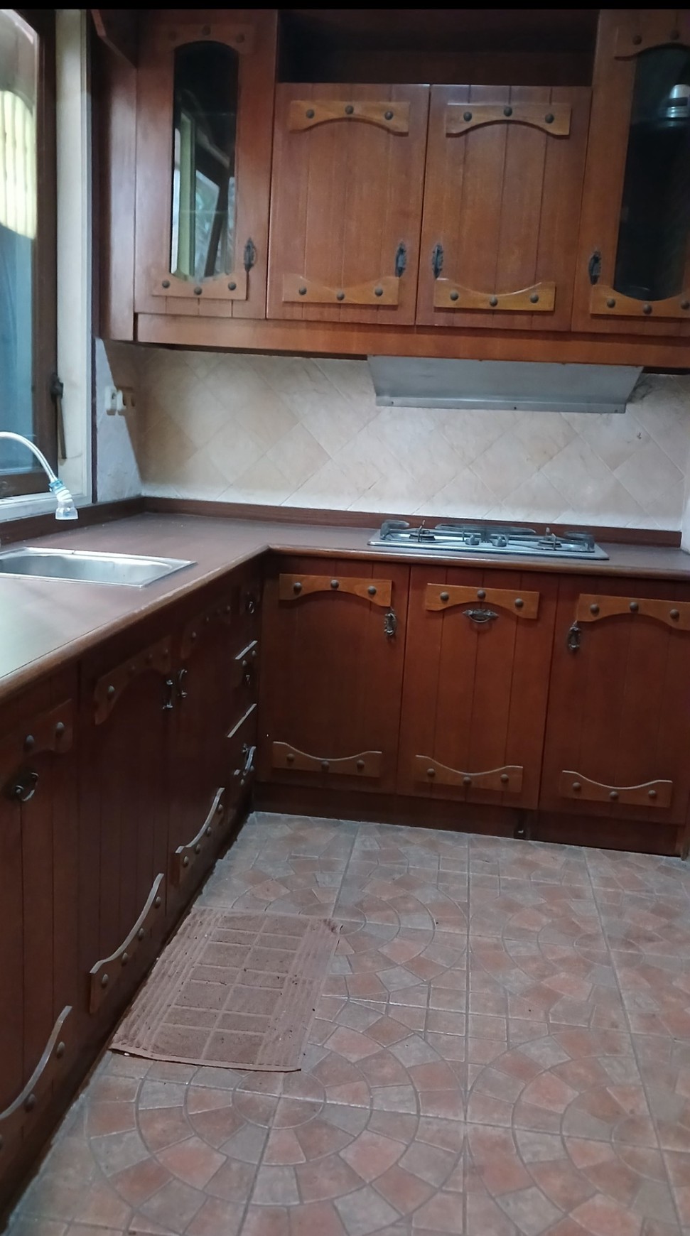 Disewakan Murah Kantor dan Gudang Lokasi Strategis Pinggir Jalan Besar dekat Cipadu dan Toll Gate..