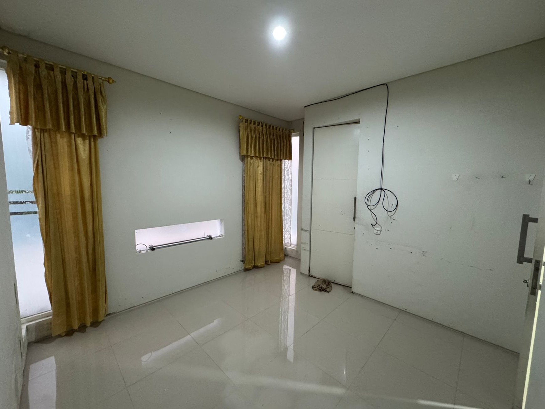 Dijual Rumah SHM Unfurnished 2 Lantai Northwest Park Citraland Surabaya Barat 