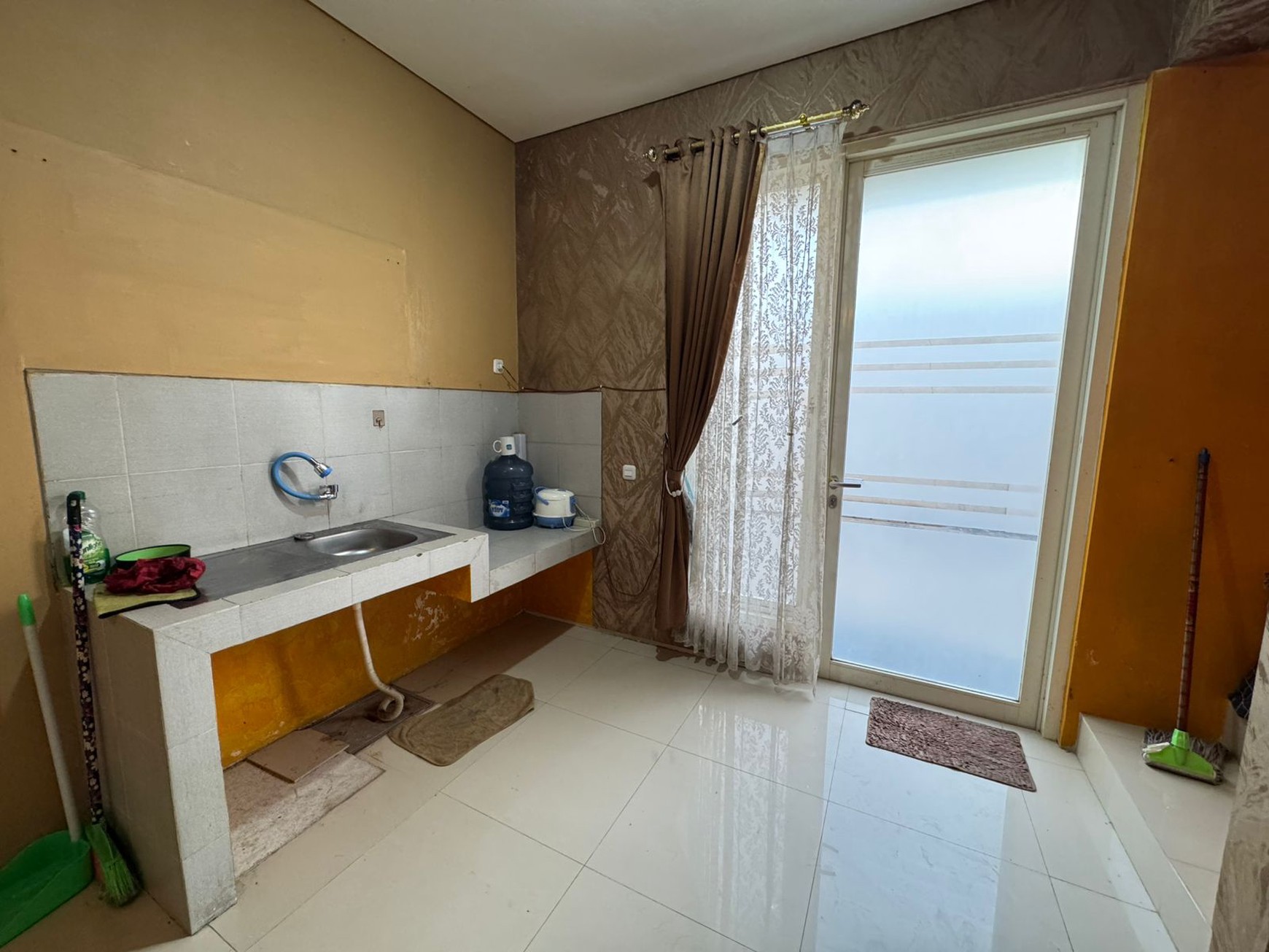 Dijual Rumah SHM Unfurnished 2 Lantai Northwest Park Citraland Surabaya Barat 