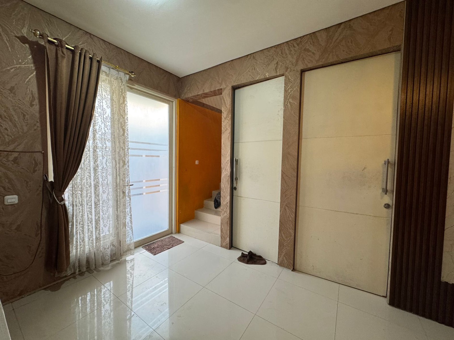 Dijual Rumah SHM Unfurnished 2 Lantai Northwest Park Citraland Surabaya Barat 