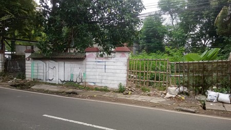 Disewakan tanah daerah komersil cocok untuk usaha di pinggir jalan raya Lenteng Agung harga bagus
