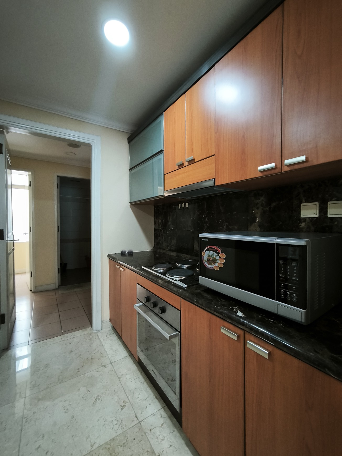 Apartment Istana Sahid Lt.18E sangat terawat , lokasi strategis di pusat kota Jakarta