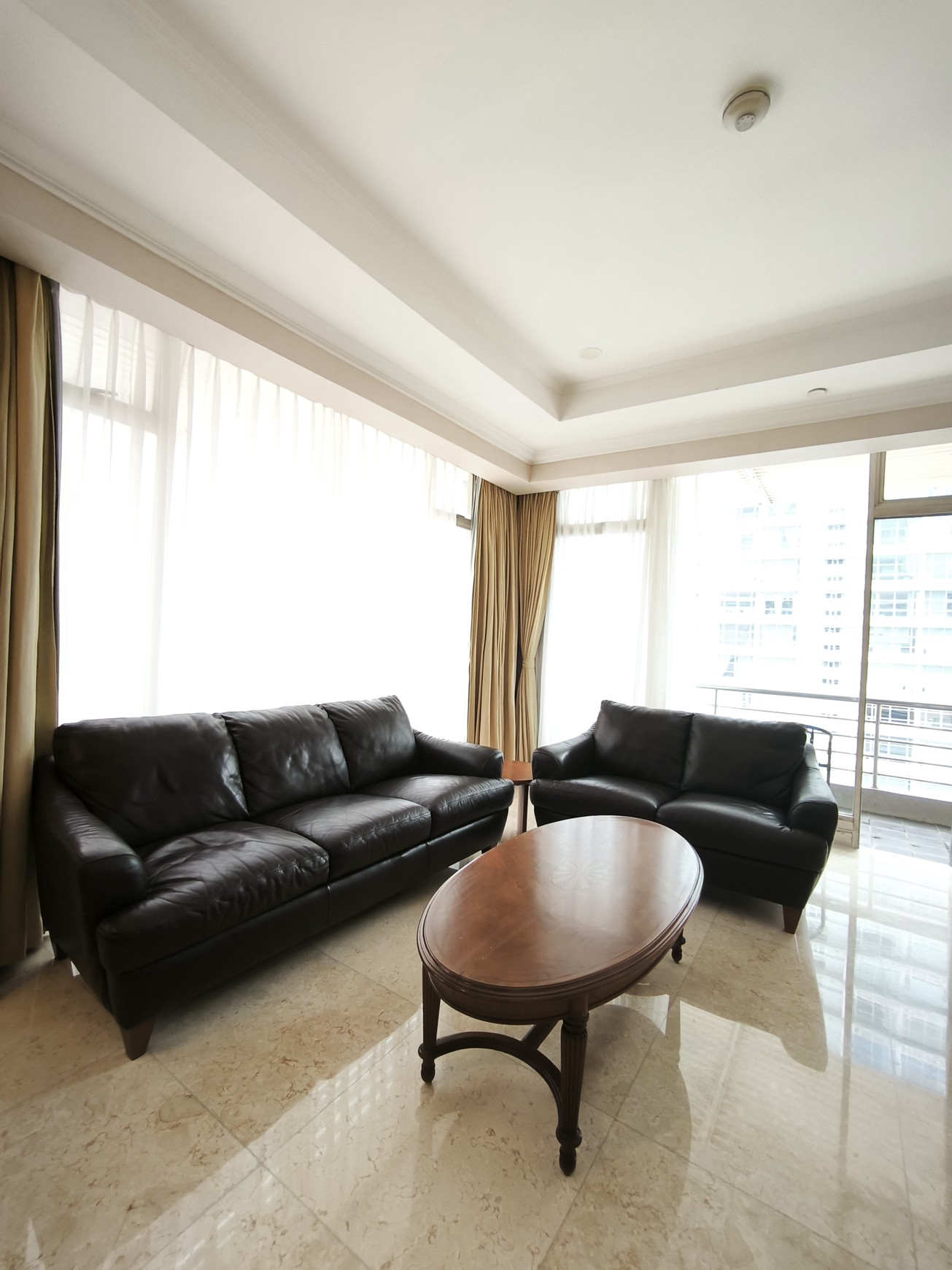 Apartment Istana Sahid Lt.18E sangat terawat , lokasi strategis di pusat kota Jakarta