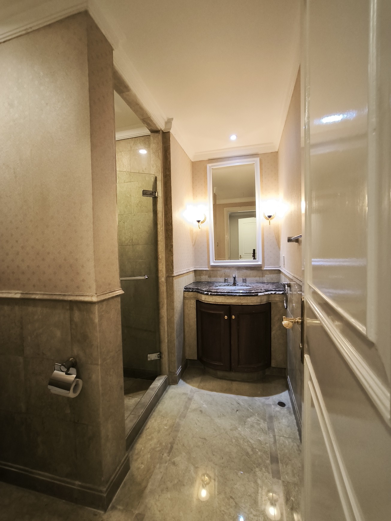 Apartment Istana Sahid Lt.18E sangat terawat , lokasi strategis di pusat kota Jakarta