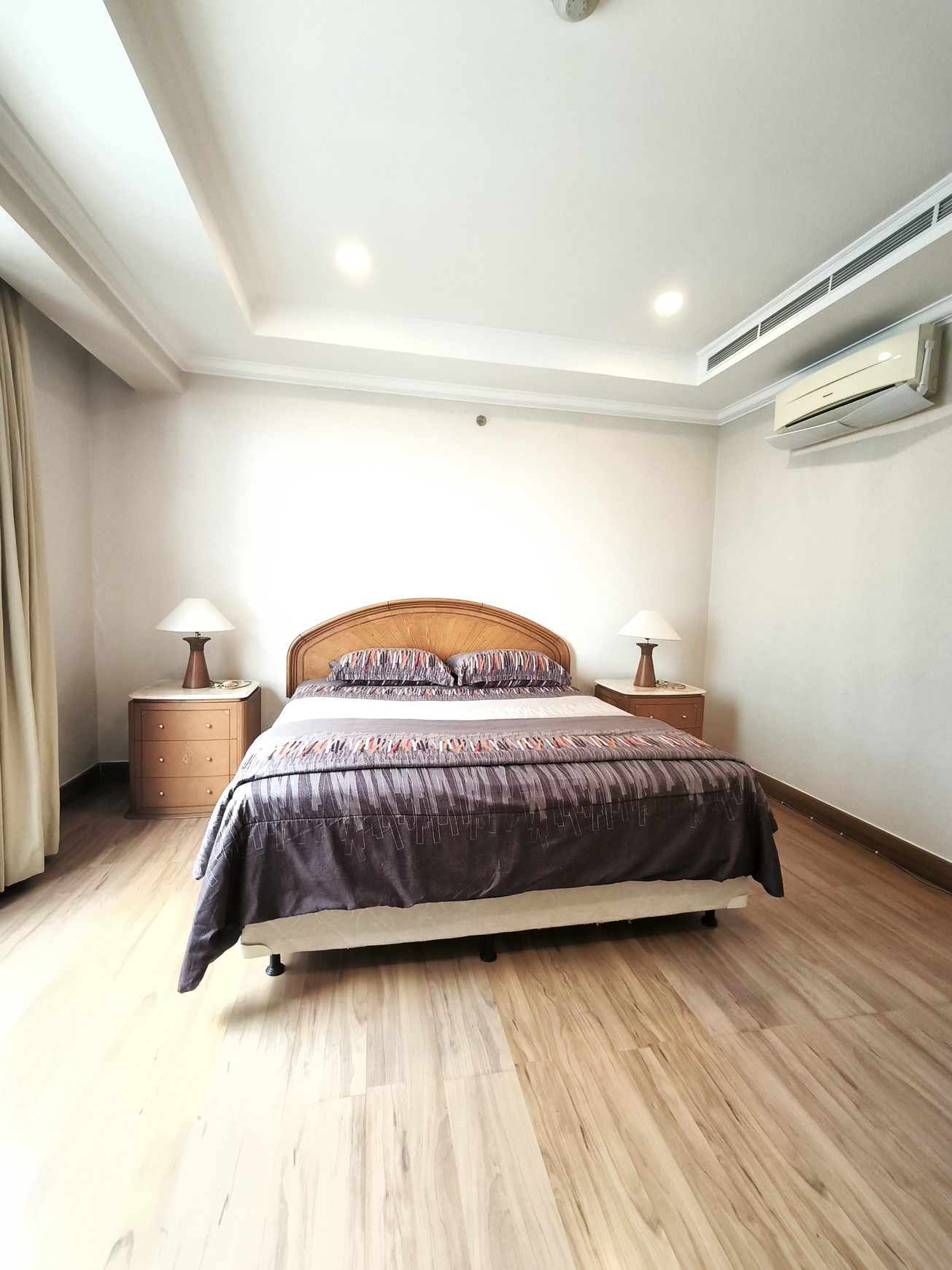 Apartment Istana Sahid Lt.18E sangat terawat , lokasi strategis di pusat kota Jakarta