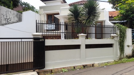 Rumah Bagus,lingkungan oke di Pangkalan Jati Cinere