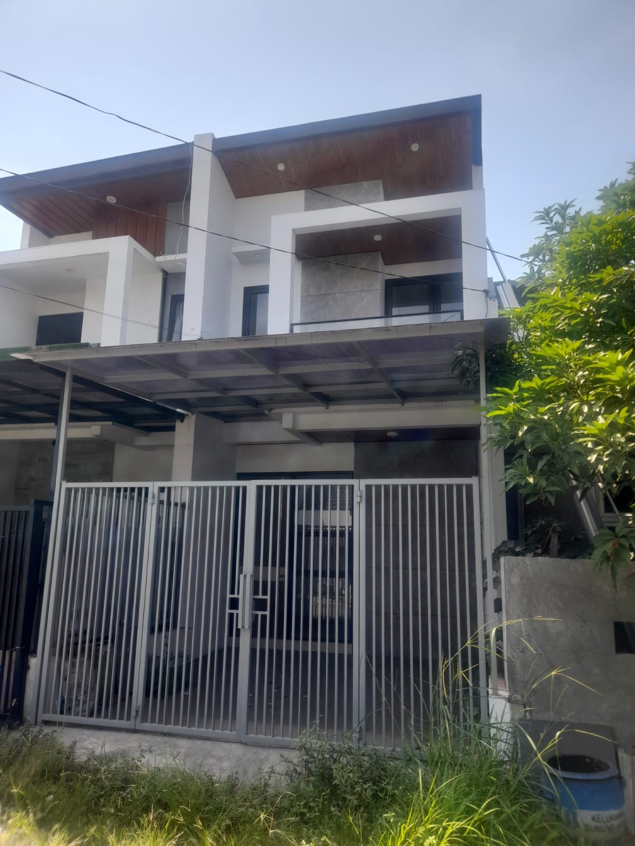 Rumah Modern Royal Paka Residence Surabaya Timur Strategis Dekat Kampus & Tol
