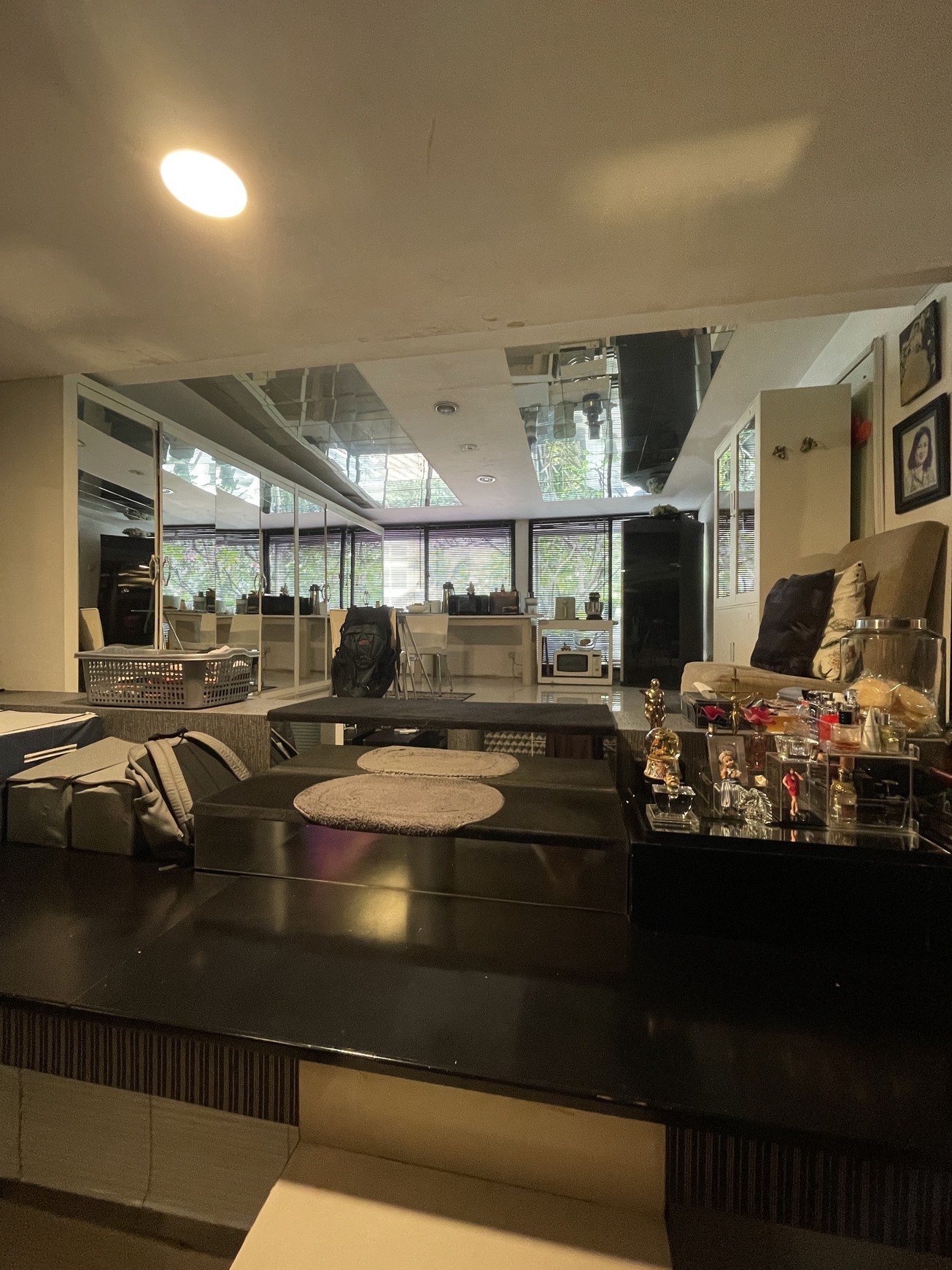 Dijual Ruko Komersial Dekat Plaza Indonesia, Lokasi Strategis di Jalan Kebon Kacang, Tanah Abang - Jakarta Pusat