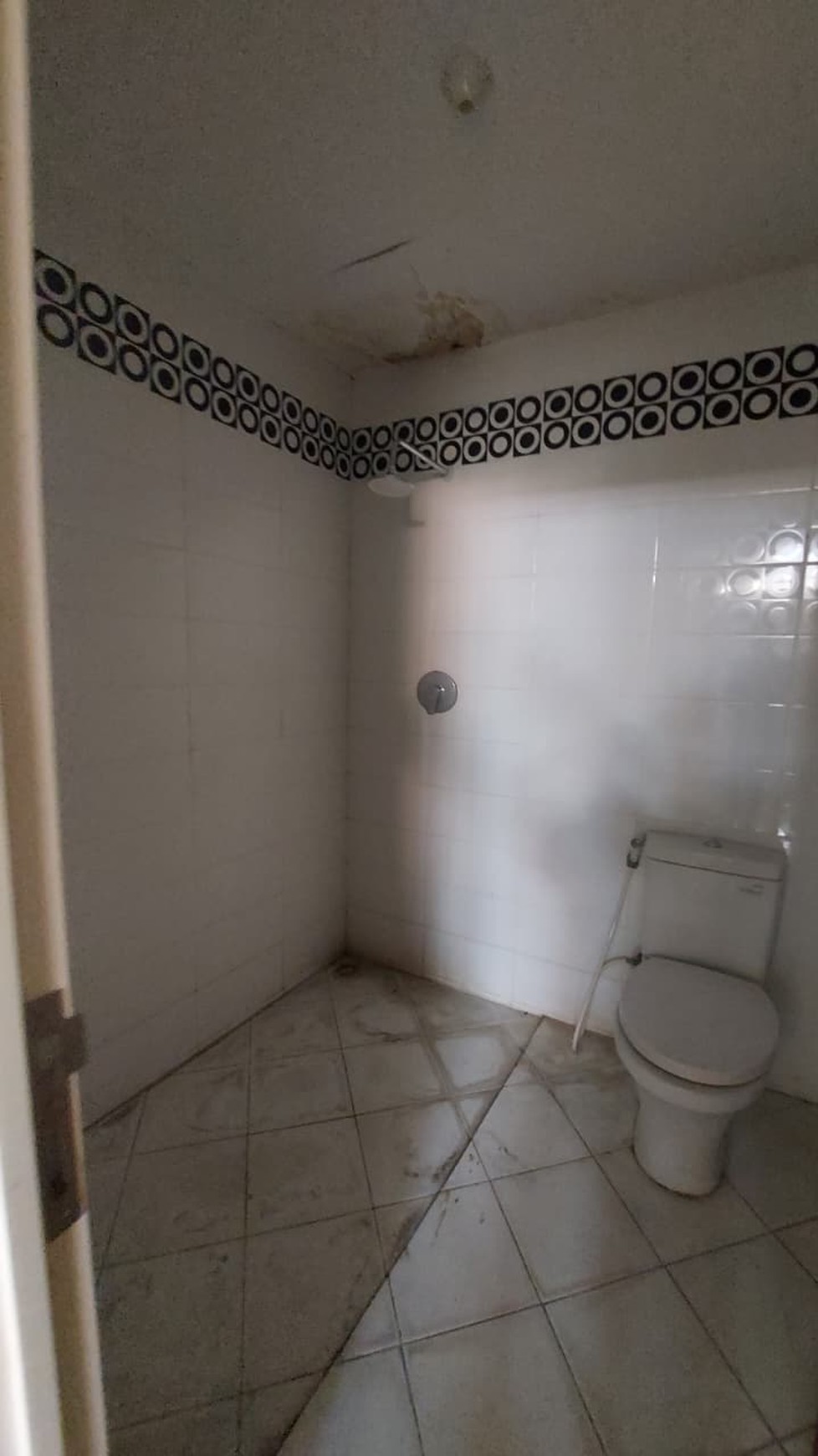 Dijual Cepat Gedung Kantor 2 Lantai Surabaya Strategis