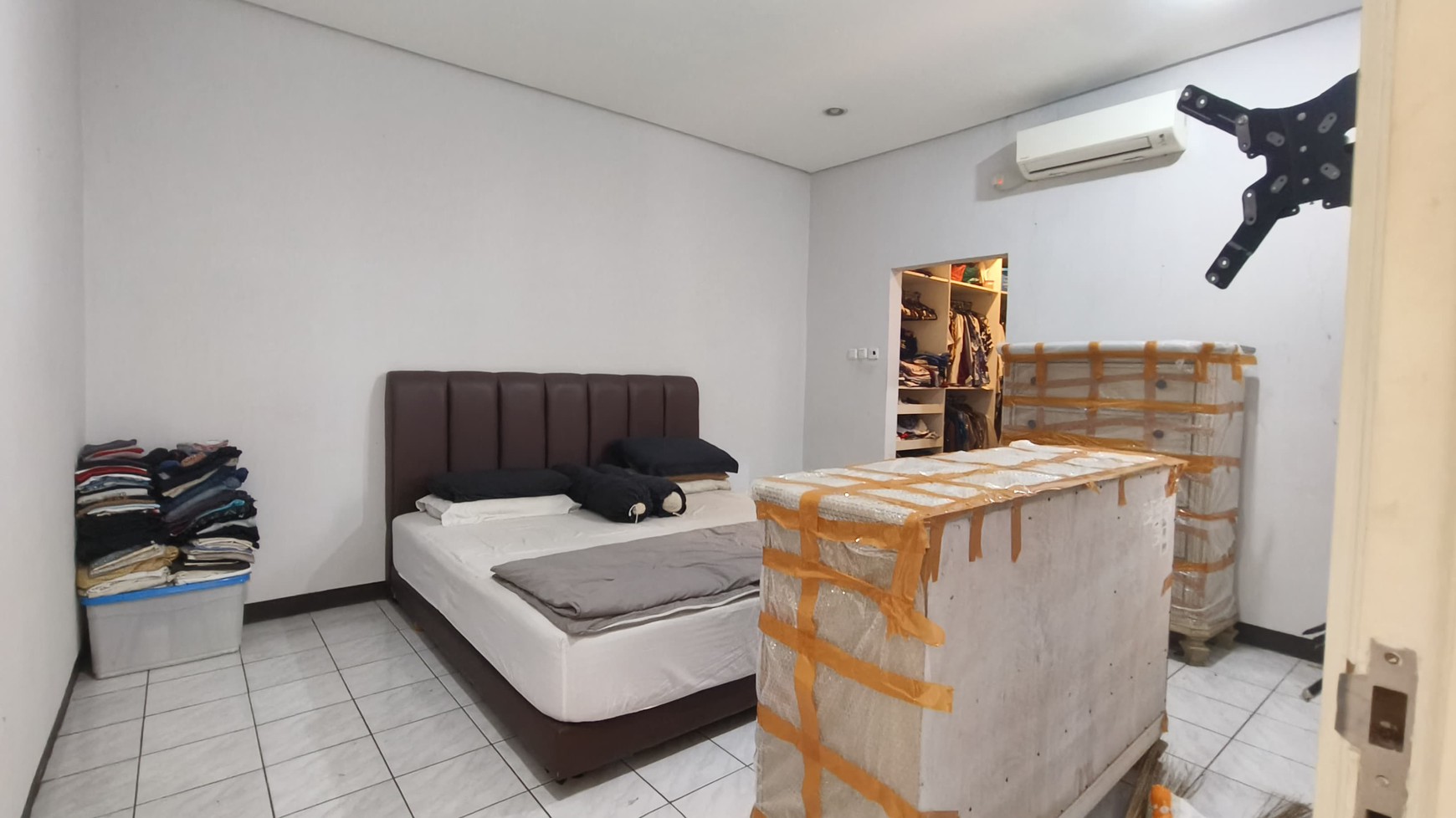 RUMAH DIJUAL NYAMAN DAN ASRI DI VILLA DELIMA.