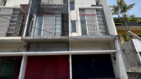 Disewakan Ruko 3 lantai di Jl Raya Jemursari Surabaya