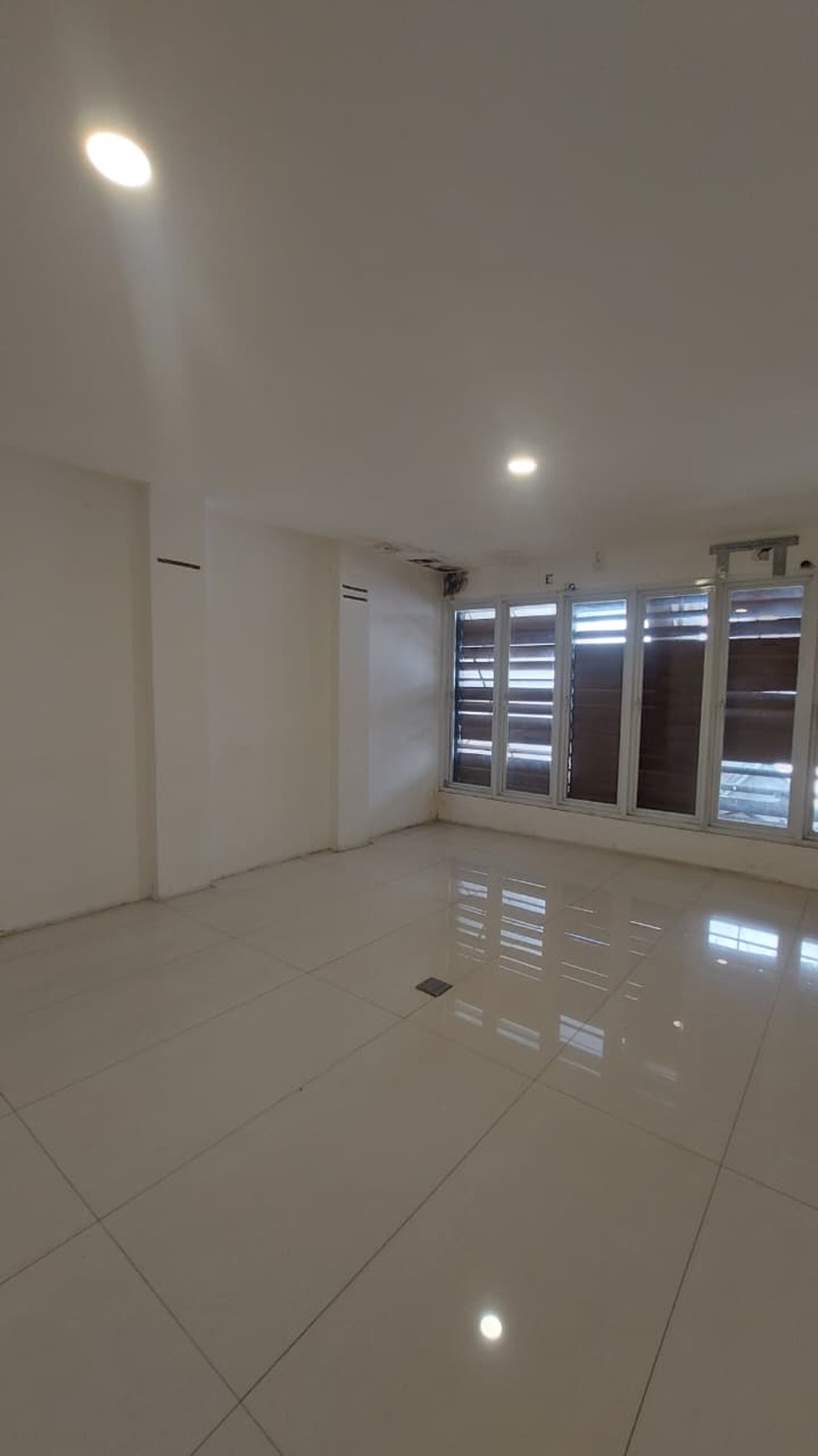 Investasi Komersial Terbaik! Dijual Gedung Kantor Lokasi Premium Jemursari Cocok Untuk Perusahaan