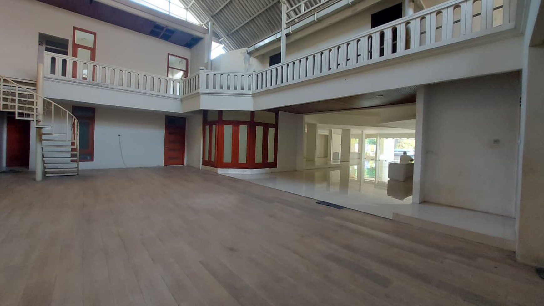 Dijual Gedung Kantor Modern - 2 Lantai, Hadap Selatan, Akses Mudah