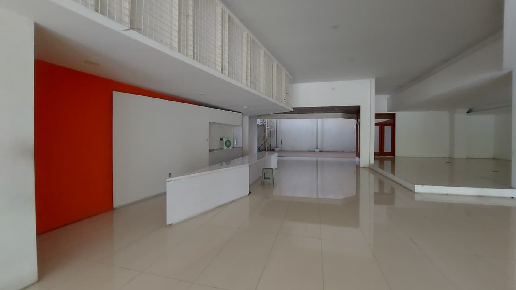 Dijual Gedung Kantor Modern - 2 Lantai, Hadap Selatan, Akses Mudah