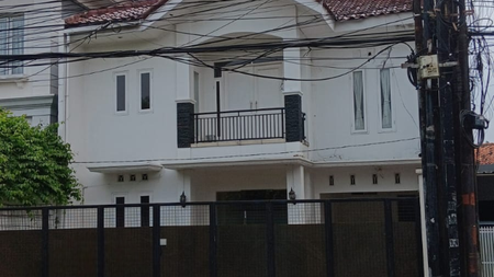 DISEWAKAN RUMAH 2LT, COCOK UTK KLINIK KECANTIKAN/TEMPAT MAKAN  DI PINGGIR JALAN LEBAK BULUS , DKT DGN PINTU TOL MRT FATMAWATI