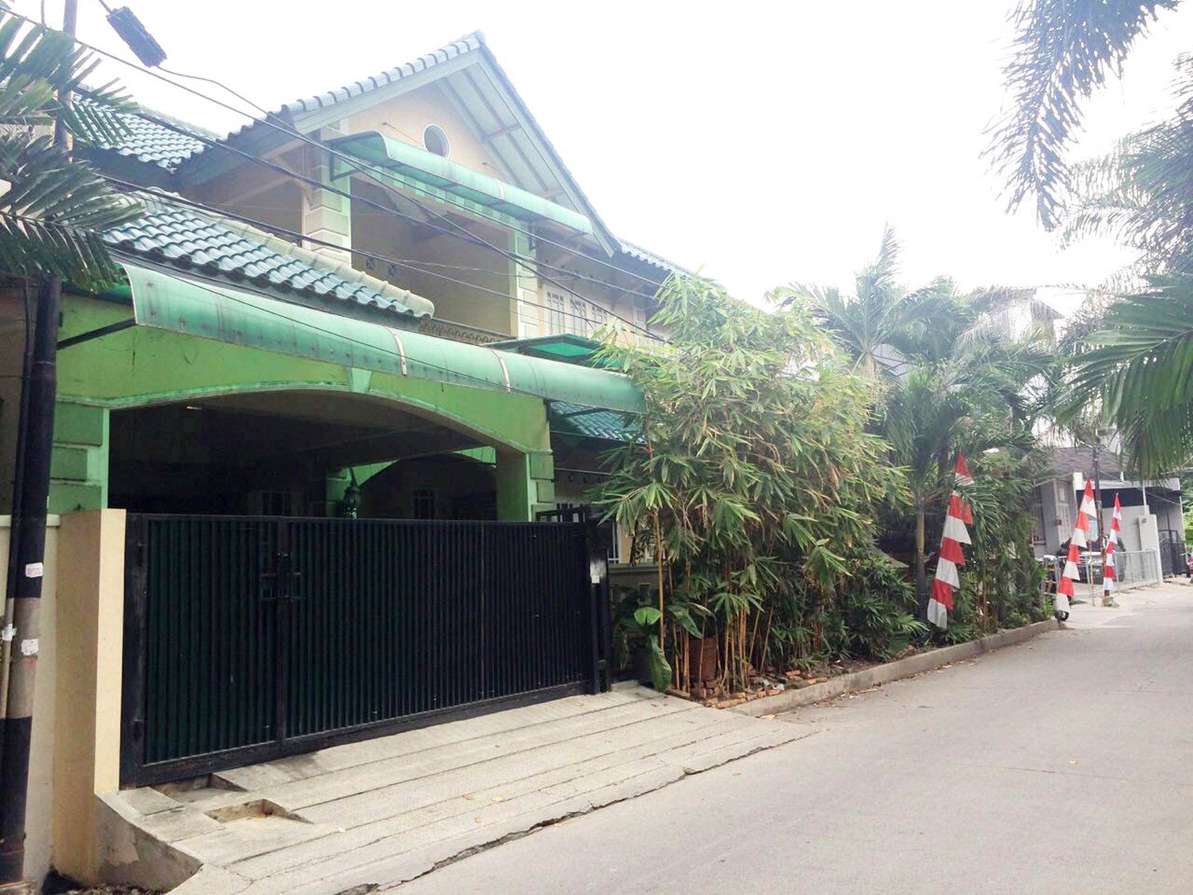 Rumah Hoek Raya, BCS Kelapa Gading, Luas 323m2