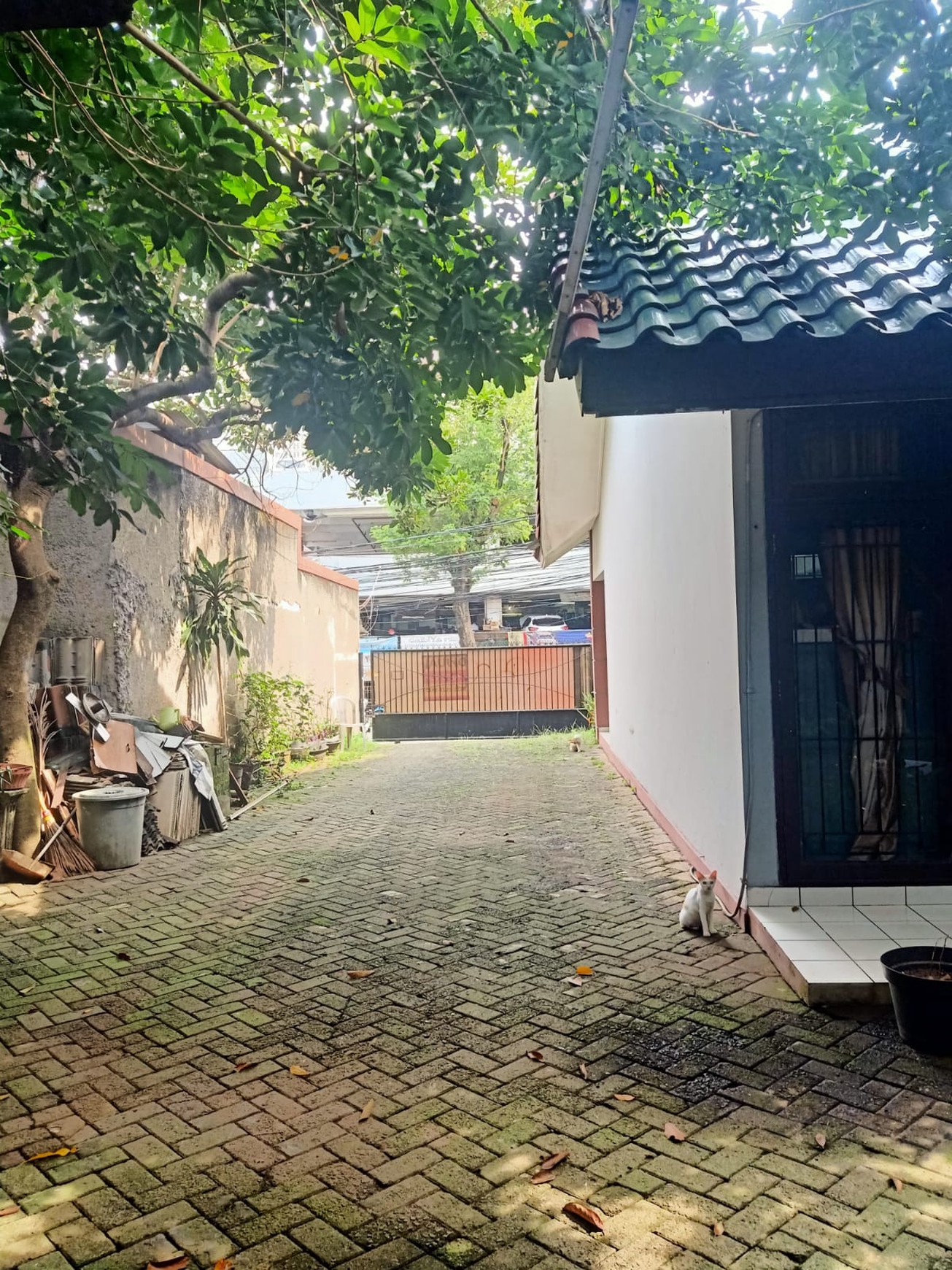 Ruang Usaha Luas Lokasi Strategis Pinggir Jalan Raya Lokasi Ramai @Ciputat