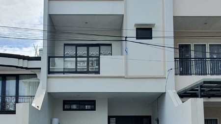 Beautiful in White.... Rumah 100% baru, modern minimalis, di cluster Gading Pandawa, Kelapa Gading