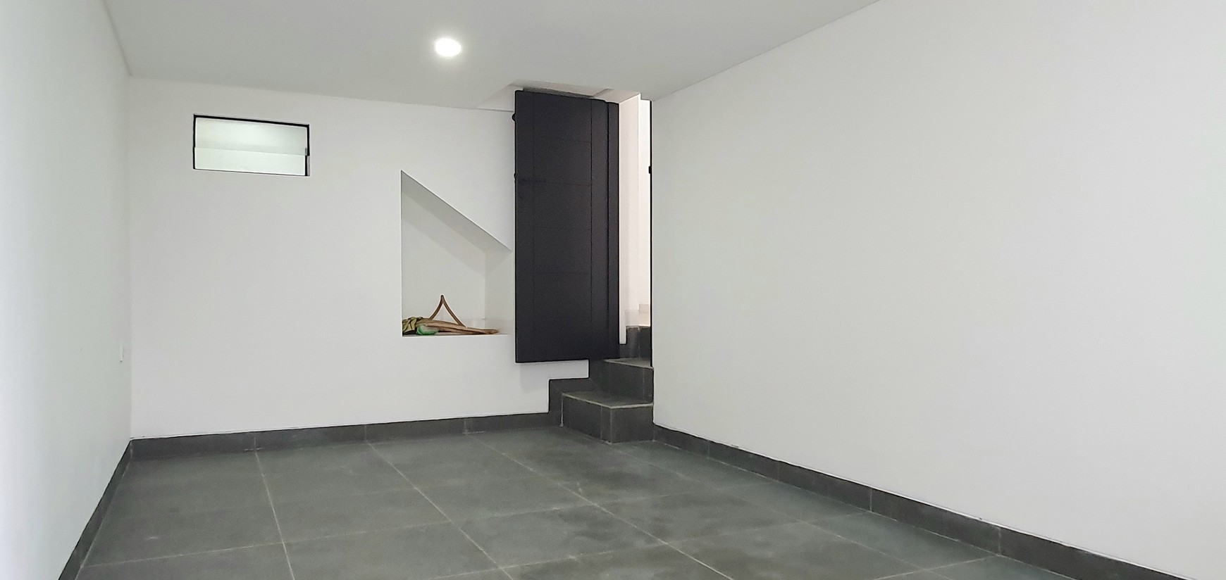 Beautiful in White.... Rumah 100% baru, modern minimalis, di cluster Gading Pandawa, Kelapa Gading