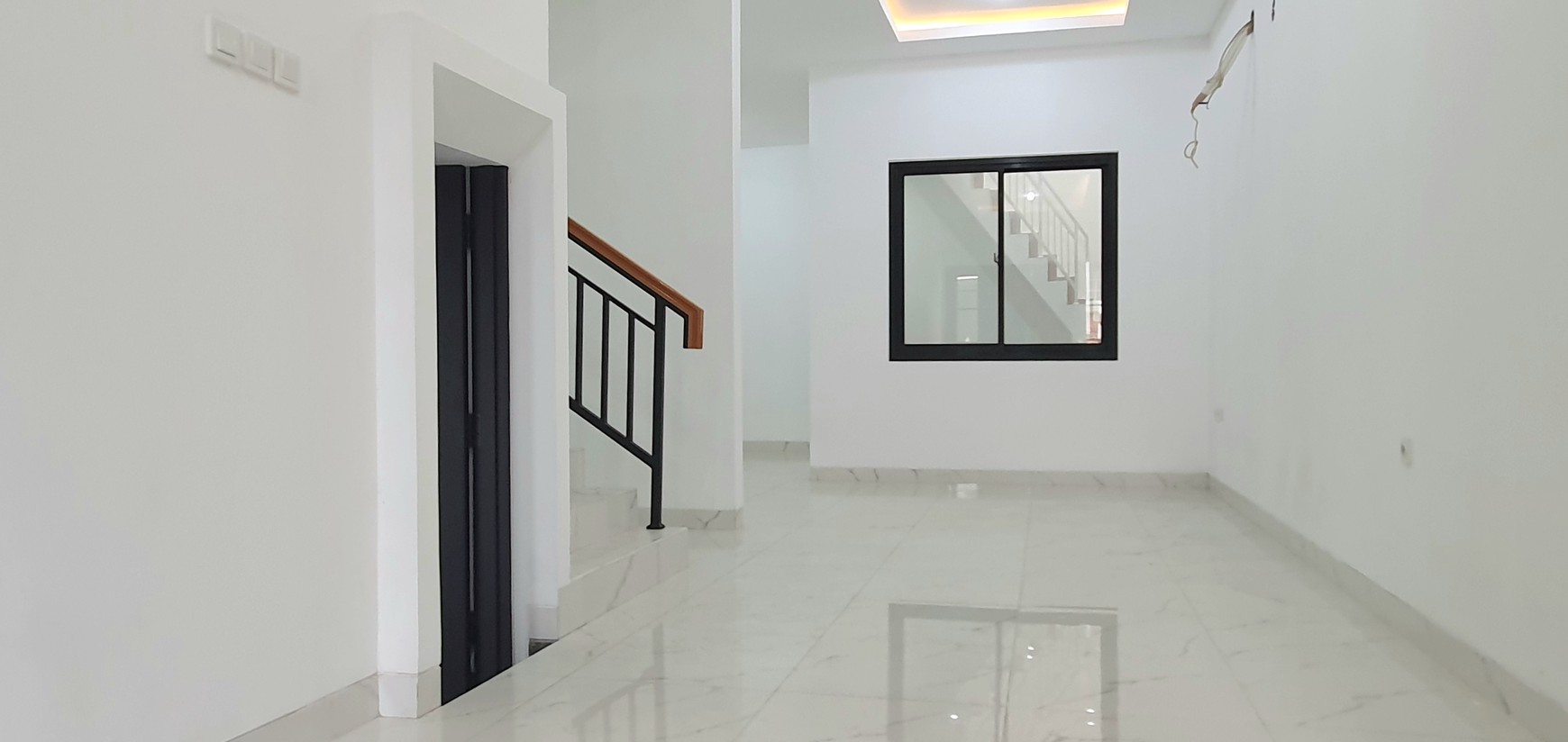 Beautiful in White.... Rumah 100% baru, modern minimalis, di cluster Gading Pandawa, Kelapa Gading