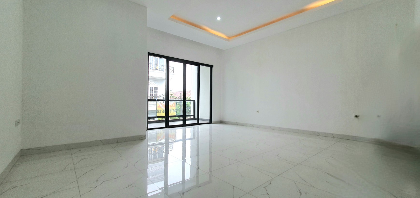Beautiful in White.... Rumah 100% baru, modern minimalis, di cluster Gading Pandawa, Kelapa Gading
