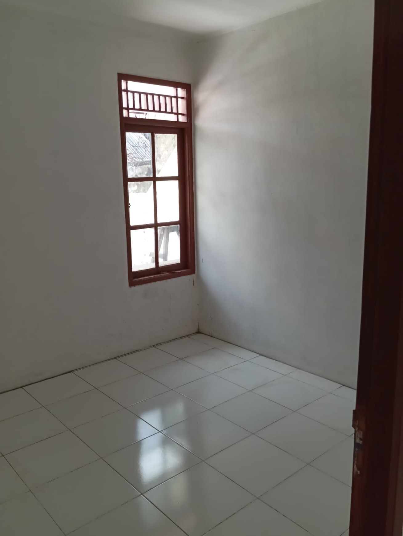 Rumah Siap Huni di Larangan Ciledug dengan KT 4 KM 2 SUrat SHM