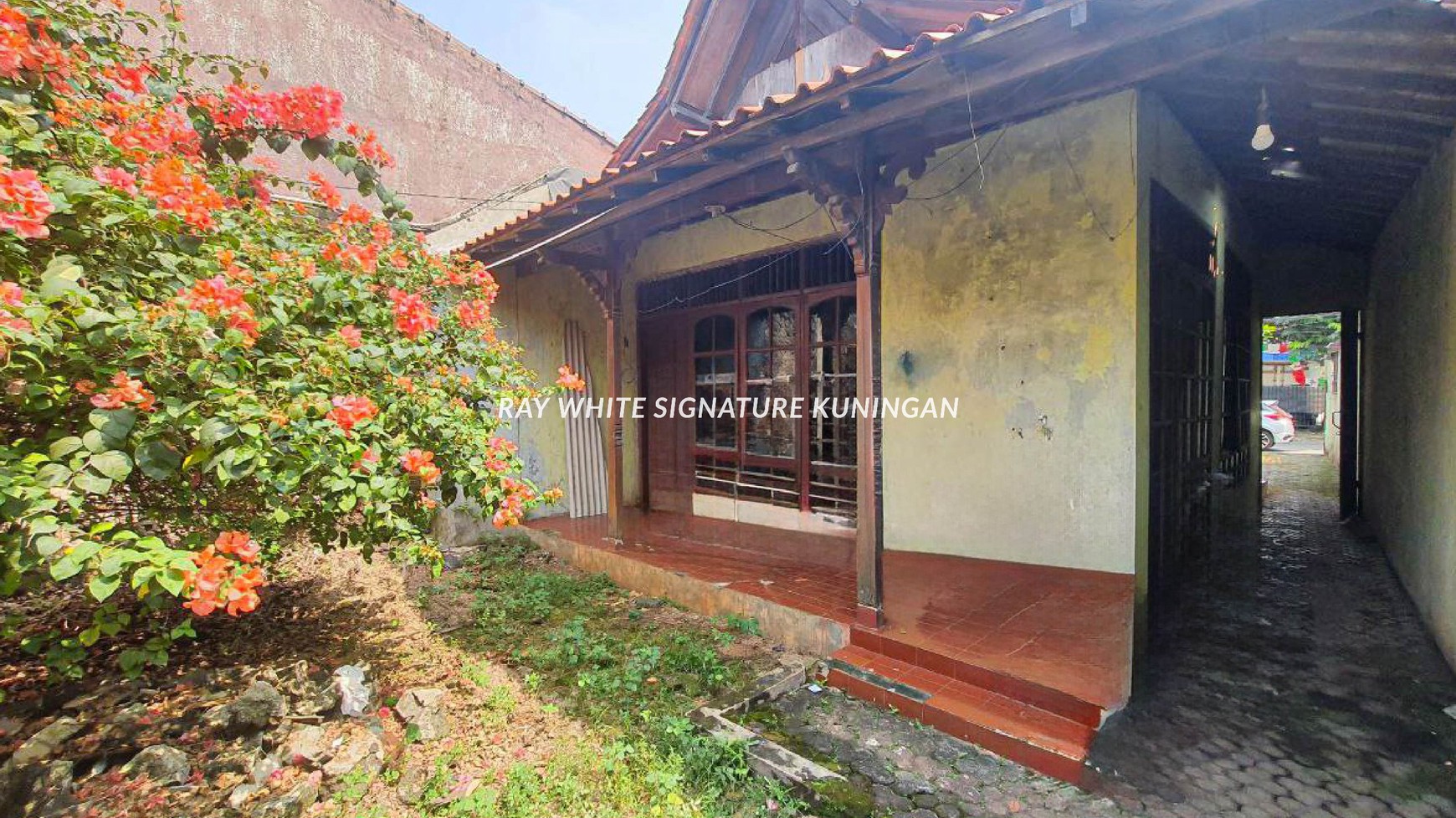 Rumah Lama Hitung Tanah di Jl Komplek DDN