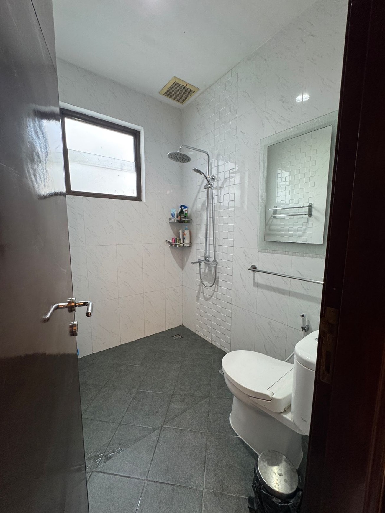Rumah Mewah Cantik 2 Lantai di BSD City KT 4+2 KM 4+1 Surat SHM LT 440 LB 385.