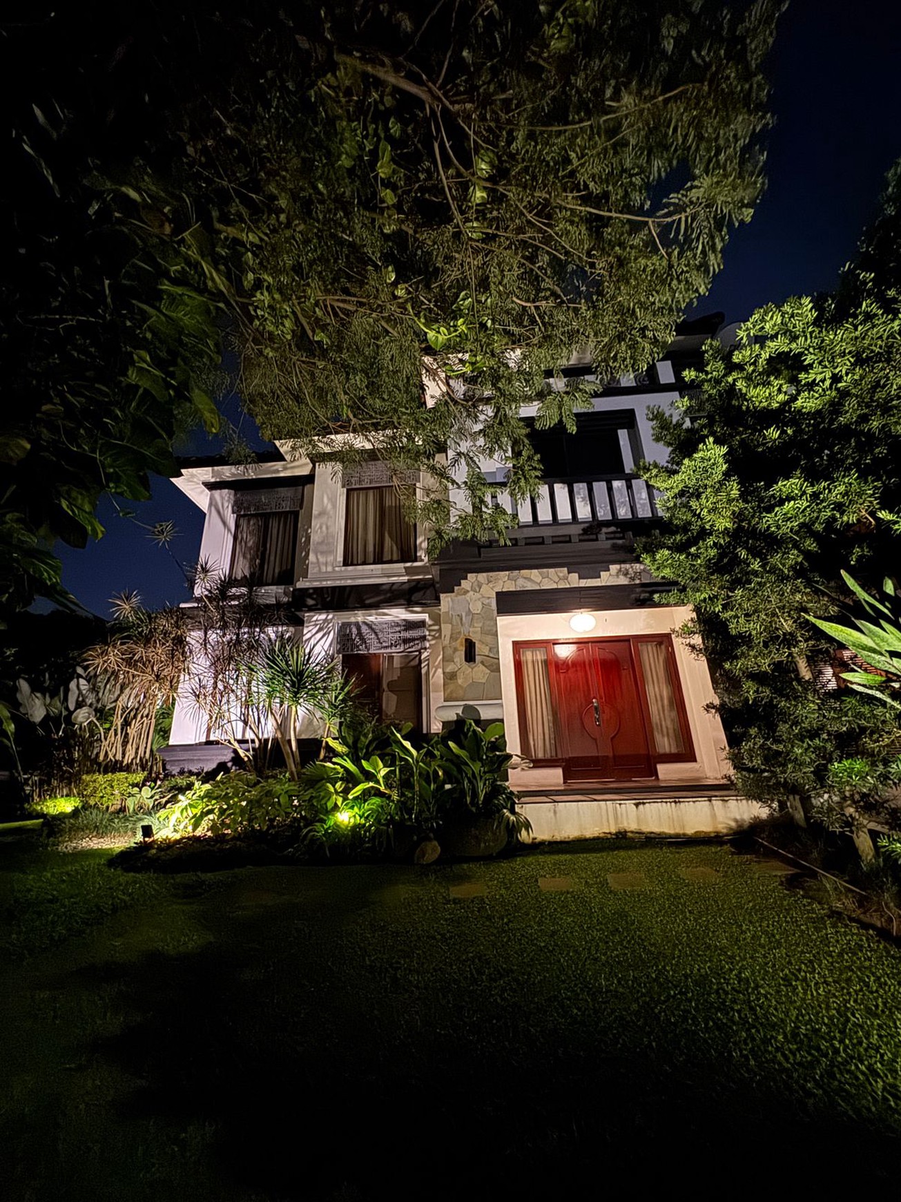 Rumah Mewah Cantik 2 Lantai di BSD City KT 4+2 KM 4+1 Surat SHM LT 440 LB 385.