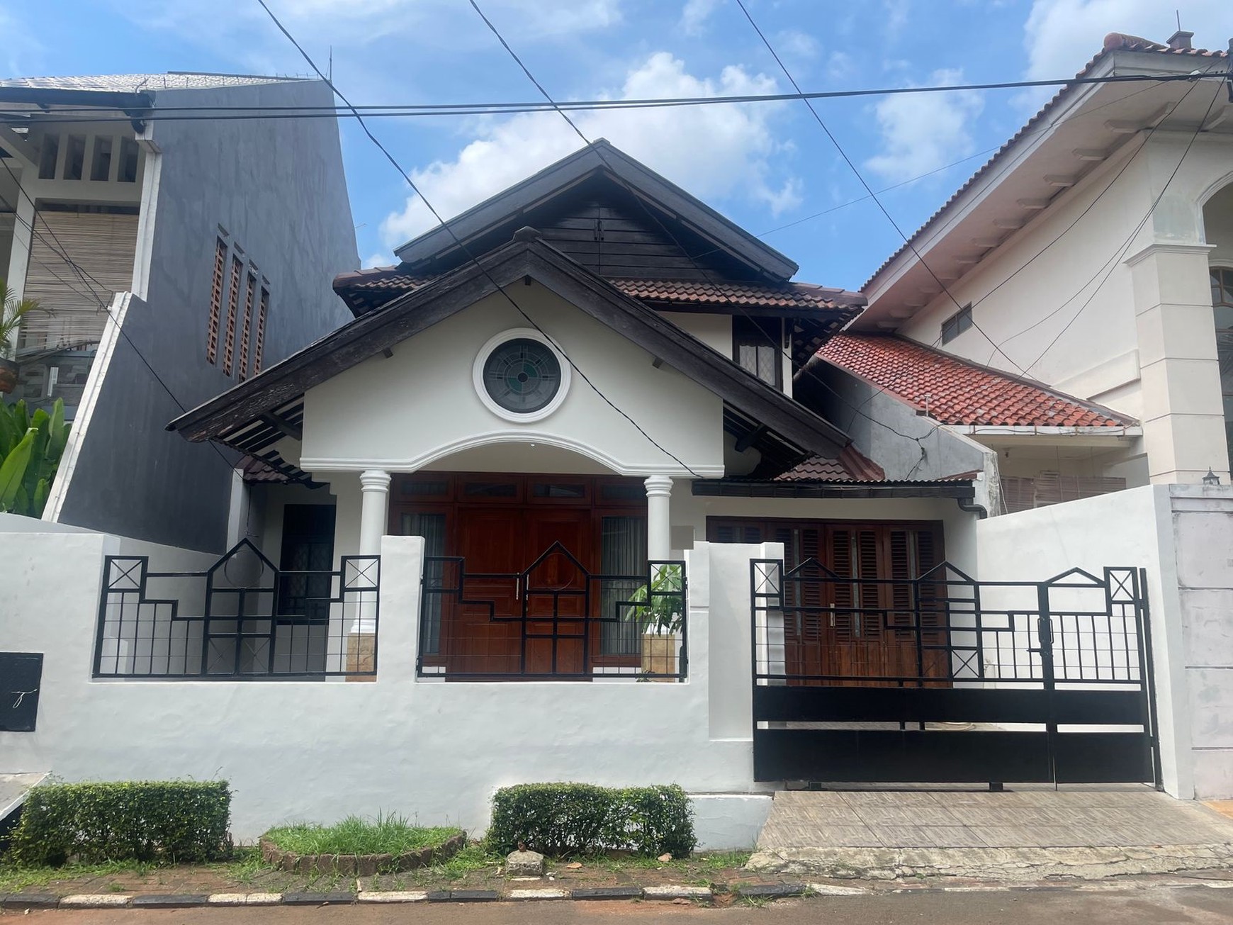Rumah 2 lantai, Luas, di Bintaro Sektor 3A.