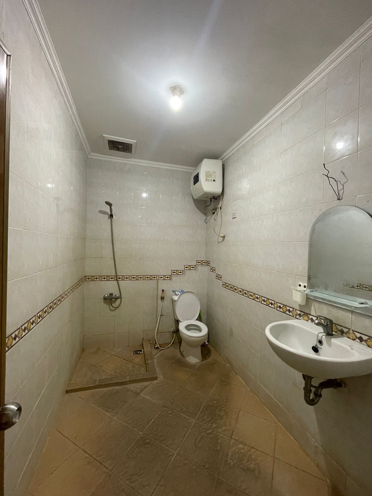 Rumah 2 lantai, Luas, di Bintaro Sektor 3A.